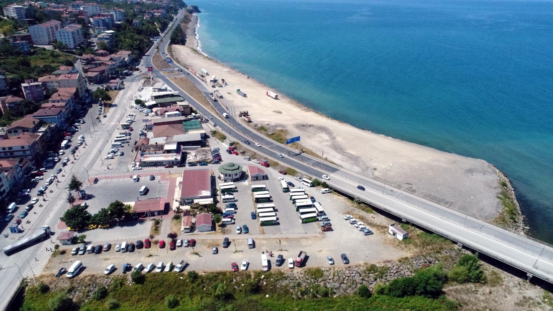Alaplı Belediye Başkanı Nuri Tekin, Karşıyaka terminal arkası halk otobüslerinin olduğu alanı Karşıyaka mahallesine yakışır meydan yapacaklarını bildirdi.