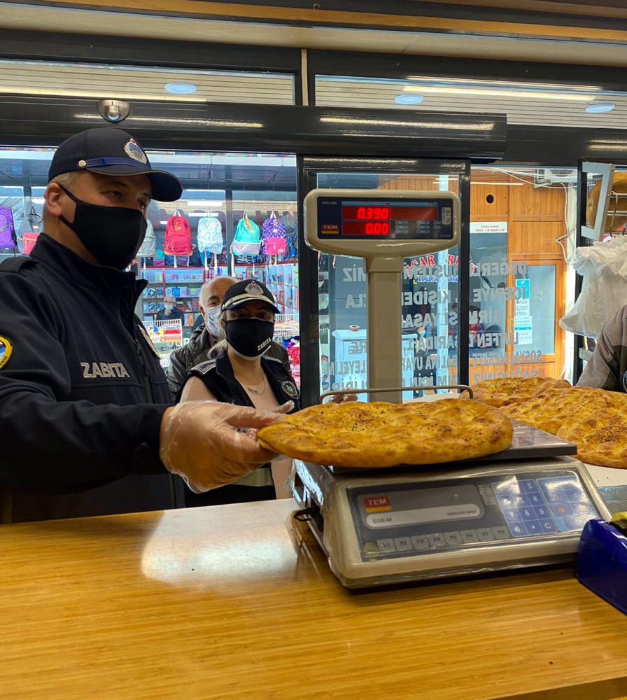 Alaplı Belediyesi Zabıta Müdürlüğü ekipleri, Ramazan ayı dolayısıyla ekmek üretimi yapan fırınlar başta olmak üzere, pasta ve tatlı imalathanelerine yönelik denetimlerini artırdı.