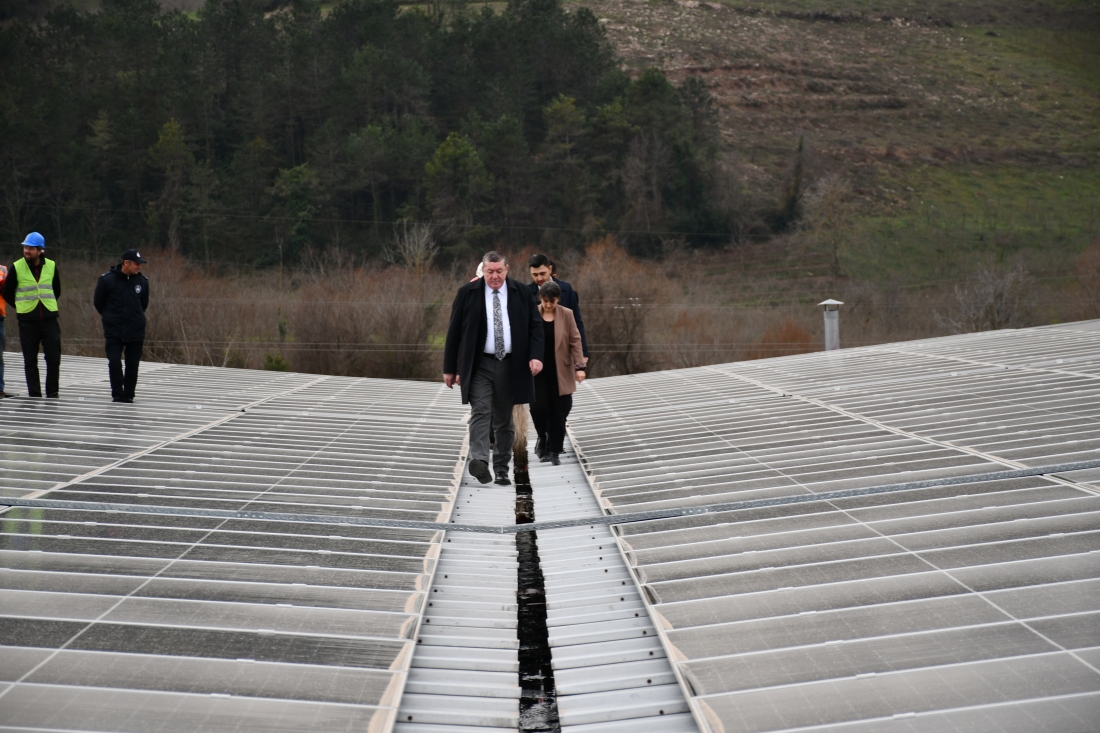 ALAPLI KAPALI PAZARYERİ ÇATISINDA GES PROJESİ TAMAMLANDI
