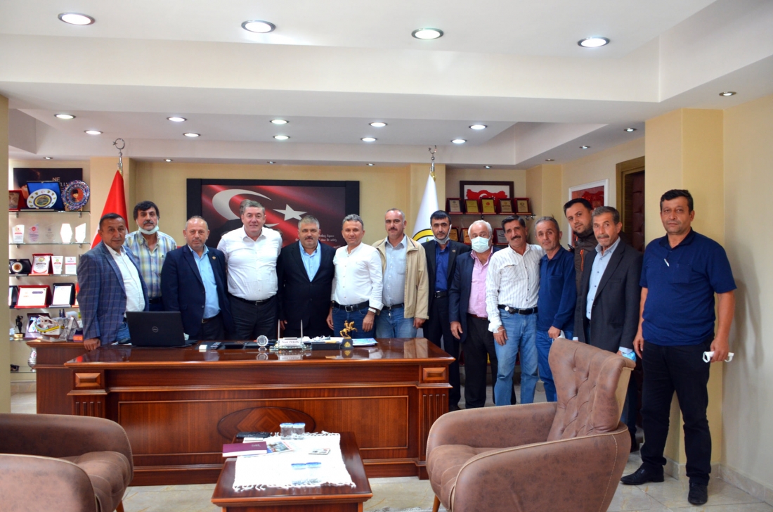 Alaplı Muhtarlar Derneği Başkanı Mithat Mandacı ve yönetim kurulu üyeleri Alaplı Belediye Başkanı Nuri Tekin'i ziyaret etti.