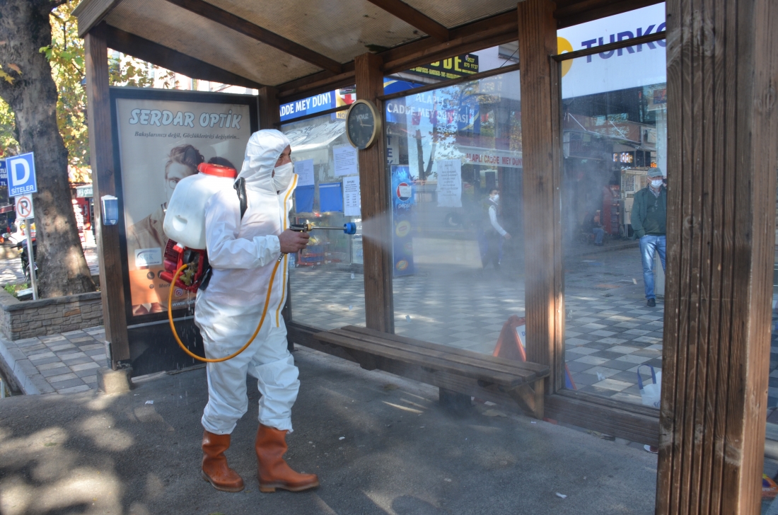 Tüm dünyayı etkisi altına alan Covid-19 virüsü ile mücadele kapsamında, Belediye ekiplerimiz dezenfeksiyon çalışmalarını İlçe genelinde sürdürüyor.