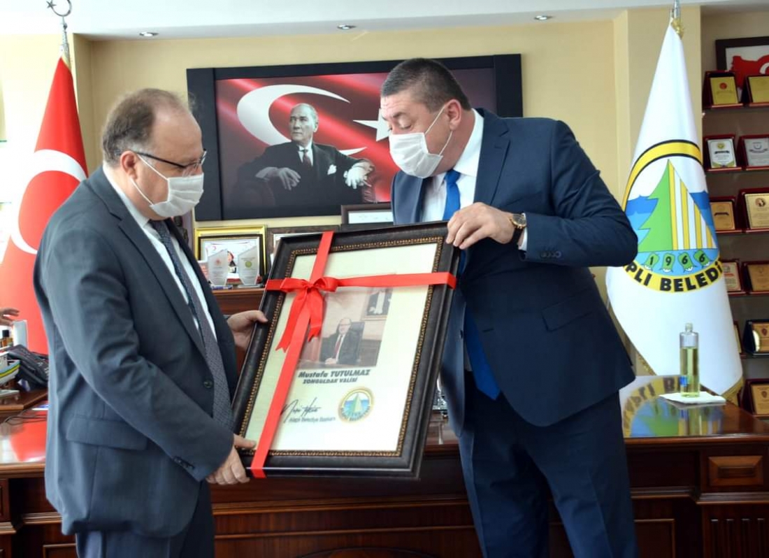 Vali Tutulmaz Alaplı Belediye Başkanı Nuri TEKİN'İ Ziyaret etti...