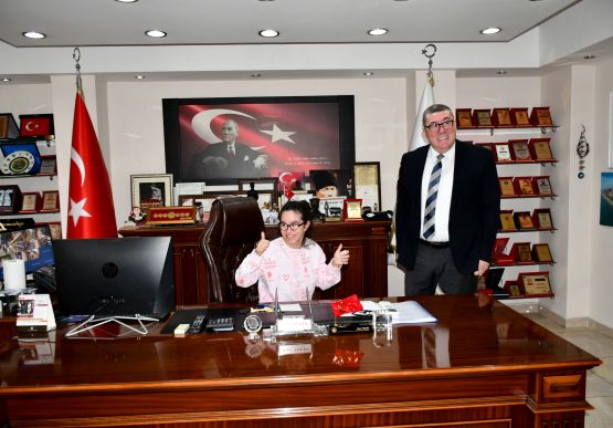 ENGELLİLER HAFTASINDA ANLAMLI ZİYARET: BAŞKANLIK KOLTUĞU ÖZEL ÖĞRENCİLERİN