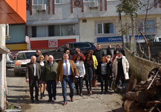 Alaplı Belediye Başkanı Nuri Tekin, 14 Mart Tıp Bayramı dolayısıyla İlçede görev yapan doktor ve sağlık çalışanlarını ziyaret ederek günlerini kutladı.