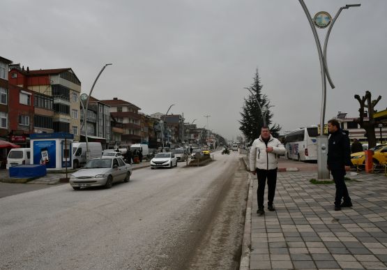 ALAPLI’DA MERKEZİ NOKTALARDA DÜZENLEME VE PEYZAJ ÇALIŞMALARI SÜRÜYOR.