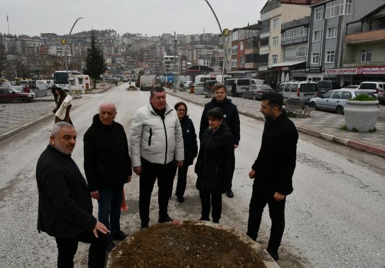 ALAPLI’DA MERKEZİ NOKTALARDA DÜZENLEME VE PEYZAJ ÇALIŞMALARI SÜRÜYOR.