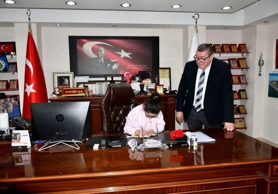 ENGELLİLER HAFTASINDA ANLAMLI ZİYARET: BAŞKANLIK KOLTUĞU ÖZEL ÖĞRENCİLERİN
