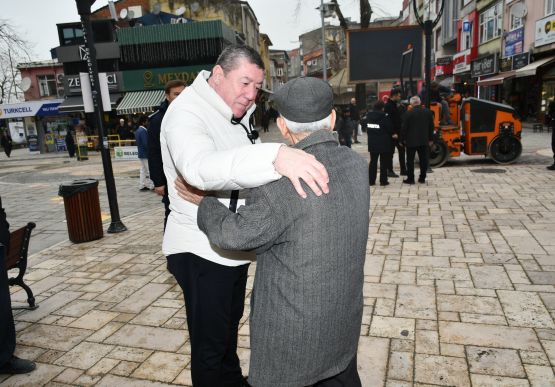 ALAPLI’DA MERKEZİ NOKTALARDA DÜZENLEME VE PEYZAJ ÇALIŞMALARI SÜRÜYOR.