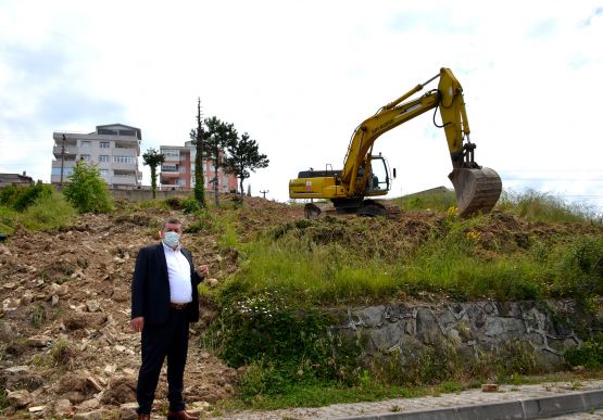 Alaplı Belediye Başkanı Nuri Tekin, Çekirdek Tepe olarak bilinen alanda ‘Teras Park’ çalışmalarına başladıklarını bildirdi.