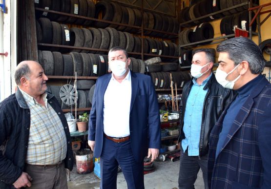 Alaplı Belediye Başkanı Nuri Tekin, küçük sanayi sitesi esnafını ziyaret ederek yapılan çalışmaları inceledi.
