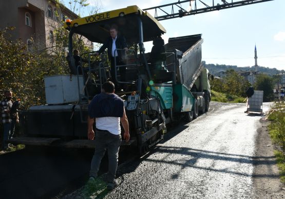 ALAPLI’DA ASFALT ÇALIŞMALARI BAŞLADI: 10 BİN TON SICAK ASFALT SERİLECEK.