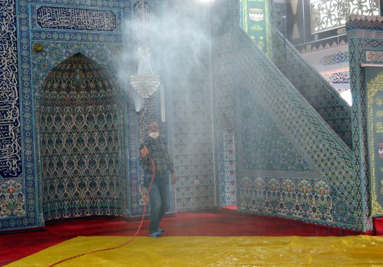 Alaplı Belediyesi, yaklaşan Ramazan ayı öncesinde camilerde temizlik çalışmalarına başladı.