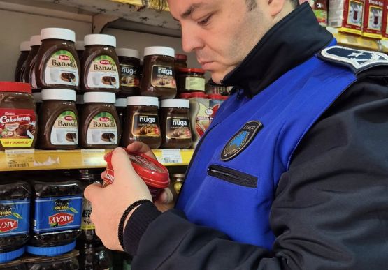 ALAPLI’DA ZABITA EKİPLERİ SON KULLANMA TARİHİ GEÇMİŞ ÜRÜNLERE EL KOYDU