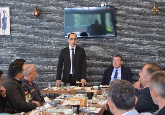 Alaplı Belediye Başkanı Nuri Tekin, 19 Ekim Muhtarlar Günü dolayısıyla muhtarlarla kahvaltıda bir araya geldi.