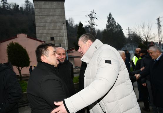BAŞKAN TEKİN, MESAİYE BAŞLAYAN MADENCİLERİ KUYU BAŞINDAN UĞURLADI...