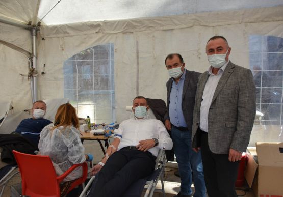 Alaplı Belediyesi ve Türk Kızılay Alaplı Şubesi işbirliğinde Cumhuriyet Bayramı dolayısıyla kan bağışı kampanyası düzenlendi.
