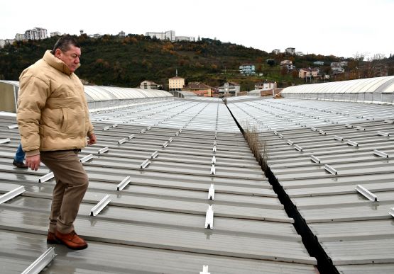 ALAPLI’DA GÜNEŞ ENERJİSİ DEVRİMİ BAŞLADI: İLK PANELİN MONTAJI BAŞKAN TEKİN YAPTI.