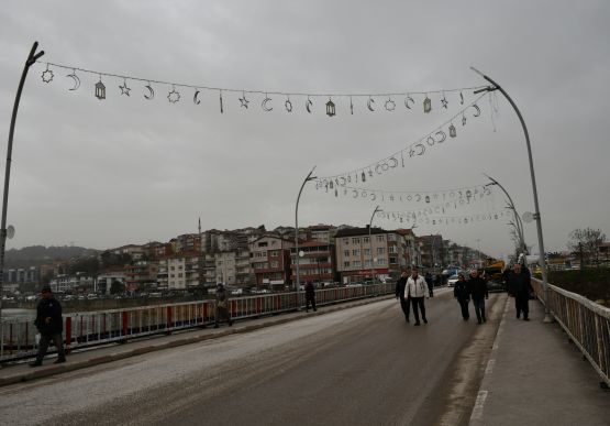 ALAPLI’DA MERKEZİ NOKTALARDA DÜZENLEME VE PEYZAJ ÇALIŞMALARI SÜRÜYOR.