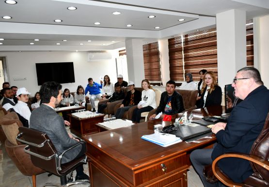 ENGELLİLER HAFTASINDA ANLAMLI ZİYARET: BAŞKANLIK KOLTUĞU ÖZEL ÖĞRENCİLERİN