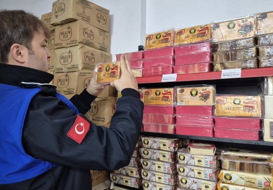 ALAPLI’DA ZABITA EKİPLERİ SON KULLANMA TARİHİ GEÇMİŞ ÜRÜNLERE EL KOYDU