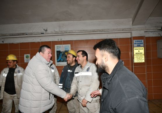 BAŞKAN TEKİN, MESAİYE BAŞLAYAN MADENCİLERİ KUYU BAŞINDAN UĞURLADI...