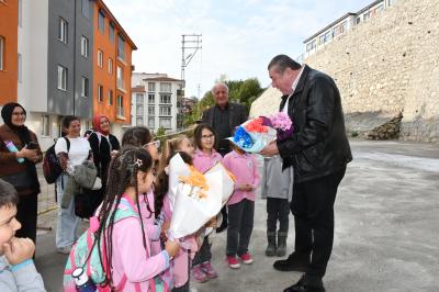 ALAPLI’DA MİNİK ÖĞRENCİLERDEN BAŞKAN TEKİN’E TEŞEKKÜR